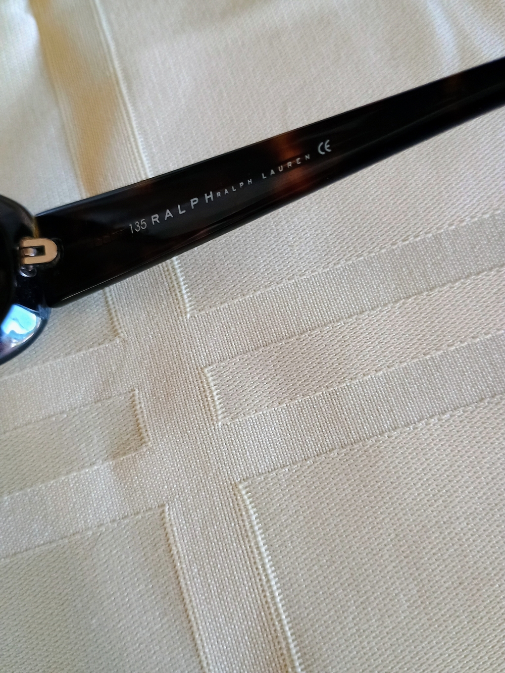 Frames - Women's Tortoiseshell Oval Sunglasses - Picture 6 of 6